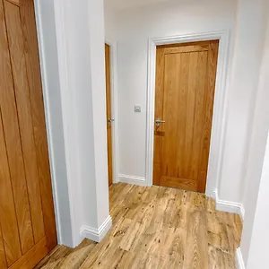  Holiday home Chute House 4 Bed House Private Garden Ccenter United Kingdom