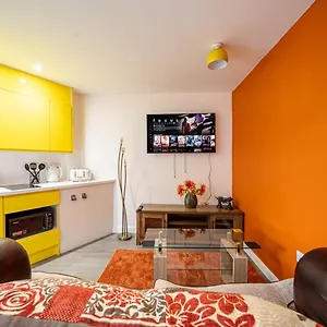  Apartment Corner In
