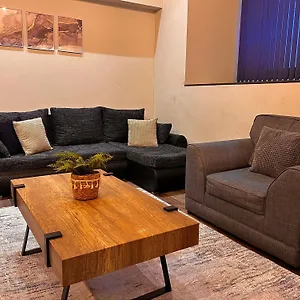  Apartment Chic Central, Relaxing, Restful, Retreat, Heated Floors, High Ceiling, Open Plan, Centre, 1br